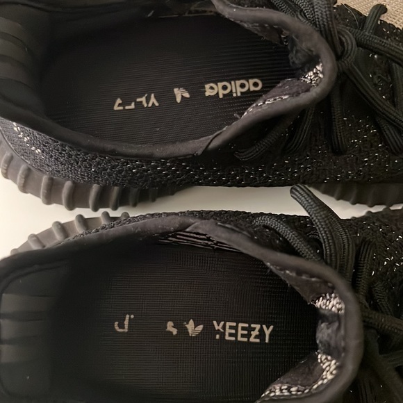 Yeezy Boost 350 V2 ‘OREO’ - Picture 6 of 10